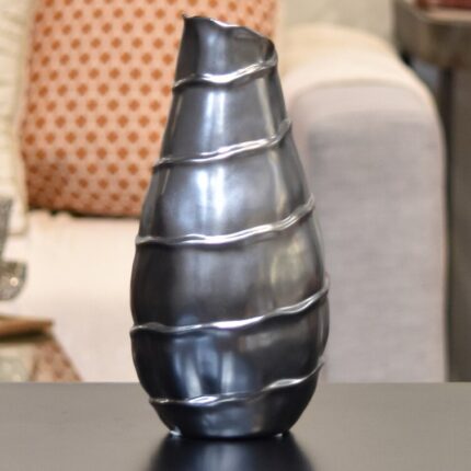 Deshields Ceramic Table Vase - Chic Decora