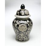 Deshka Urn - Chic Decora