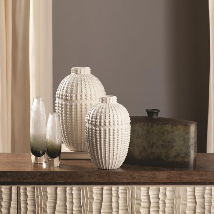 Nail Head Vase-Rustic White - Chic Decora