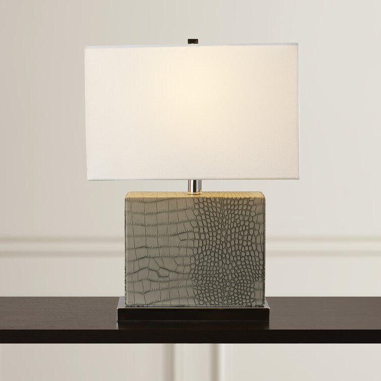 Chamia Metal Table Lamp - Chic Decora