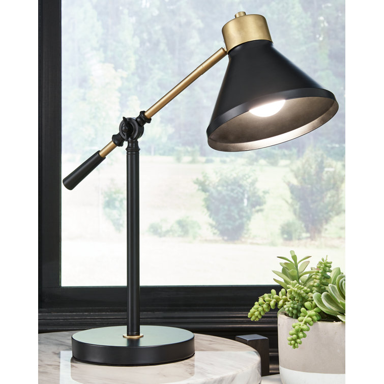 Saybrook Metal Tripod Lamp - Chic Decora