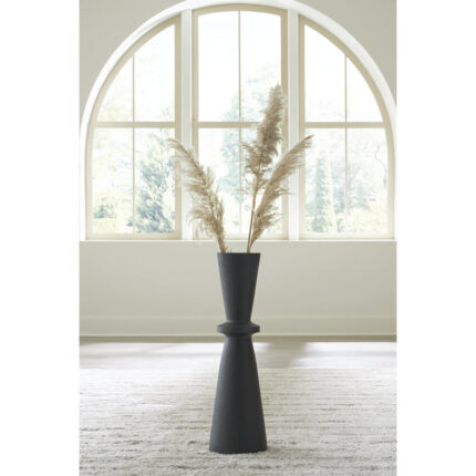 Chadrick Vase - Chic Decora
