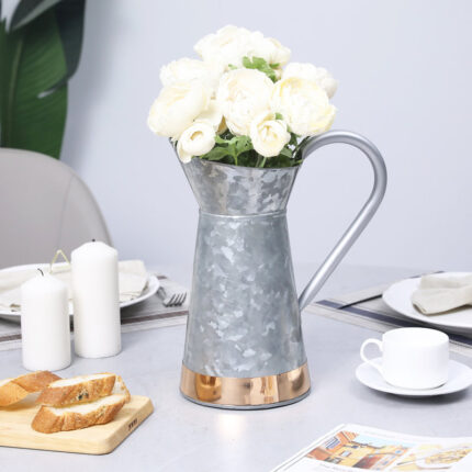 Deantrei Metal Table Vase - Chic Decora