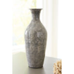 Jayra Metal Table Vase - Image 5