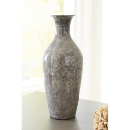 Jayra Metal Table Vase - Chic Decora