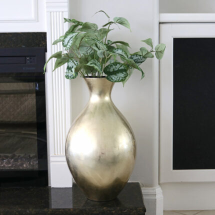 Regal Handmade Ceramic / Porcelain Table Vase - Chic Decora