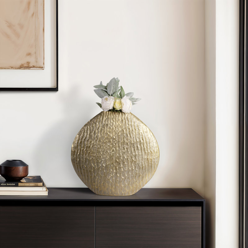 Utica Metal Vase, Gold, Perfect for Discerning Decorators - Chic Decora