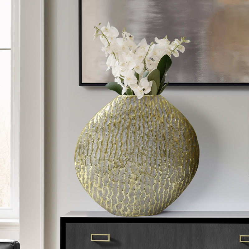 Utica Metal Vase, Gold, Perfect for Discerning Decorators - Chic Decora